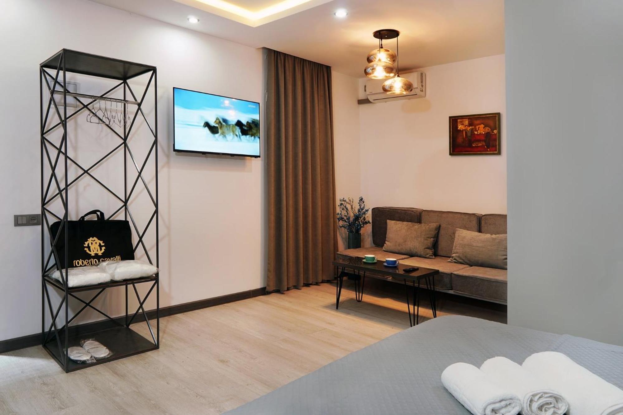 Hotel Varla Kutaisi Bagian luar foto