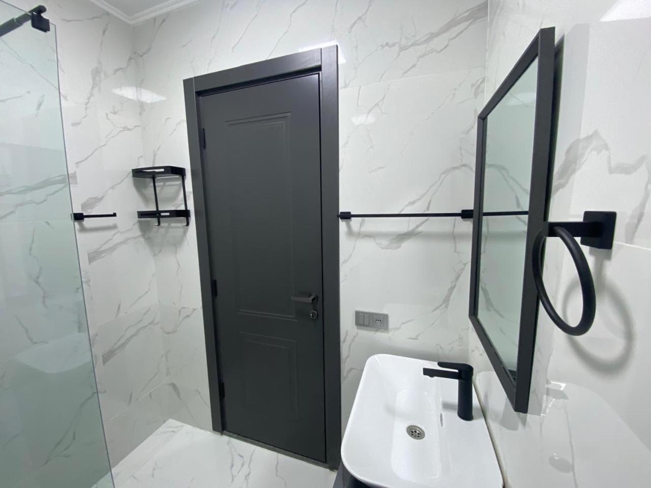 Hotel Varla Kutaisi Bagian luar foto