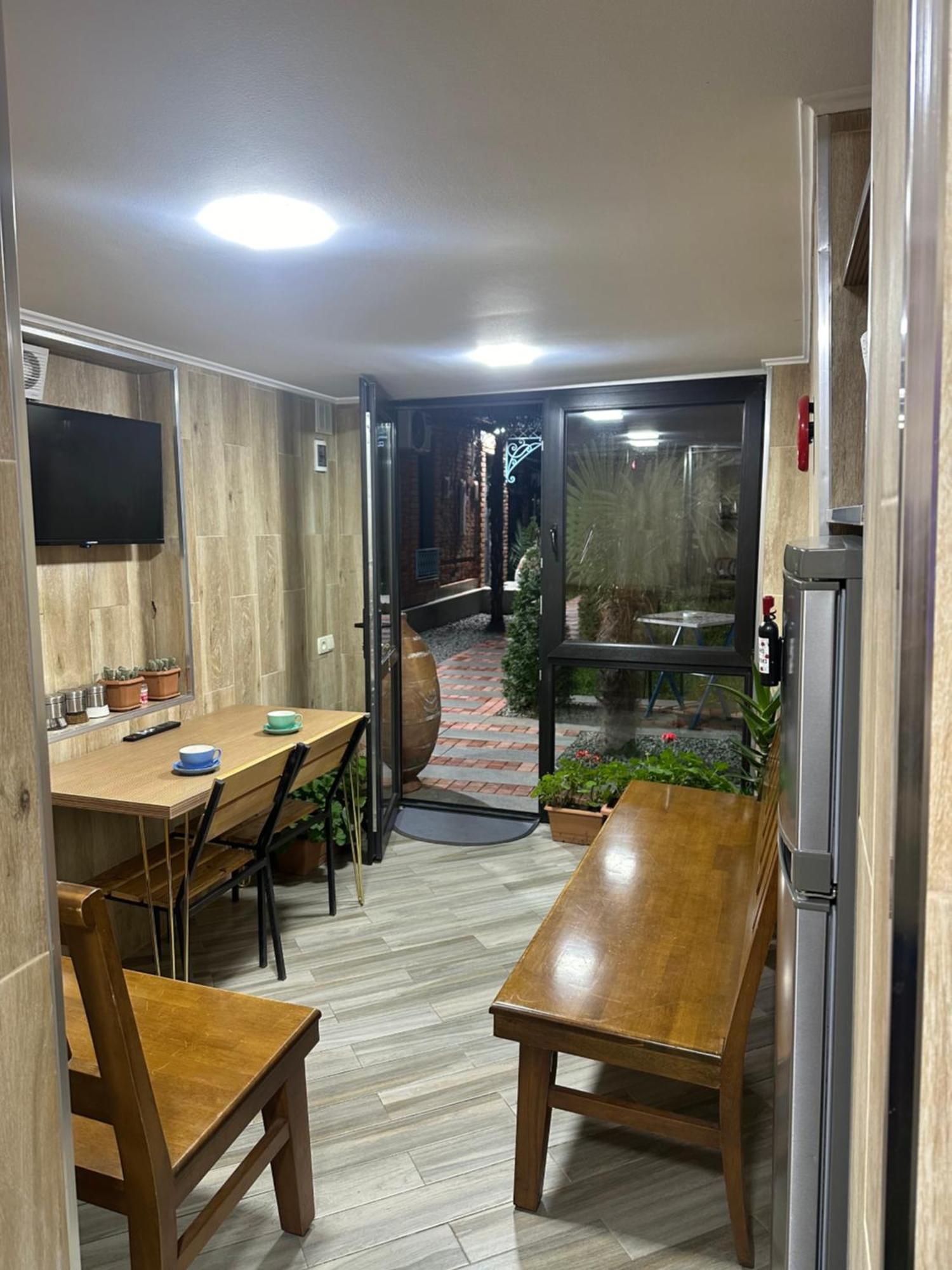 Hotel Varla Kutaisi Bagian luar foto